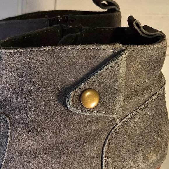 Diba Sophia Grey Suede Ankle Boots Gold Button Accent Zip Inside Mid Heel 9.5 - Picture 2 of 14